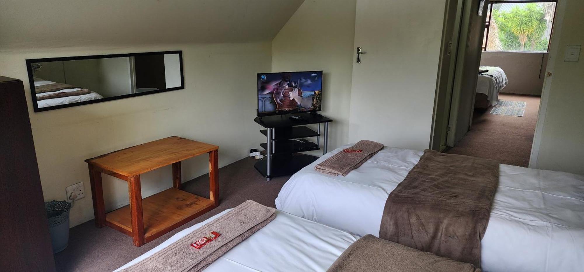 Mackenzies Accommodation Іст-Лондон Екстер'єр фото